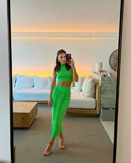 Camila Coelho feet photo thumbnail