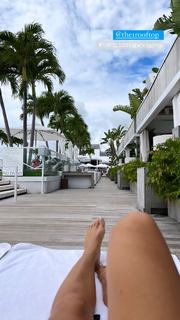 Camila Coelho feet photo thumbnail