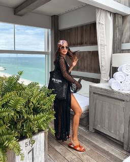 Camila Coelho feet photo thumbnail