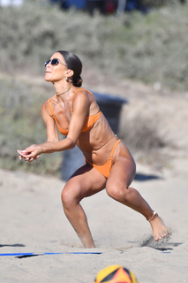 Camila Coelho feet photo thumbnail