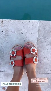 Camila Coelho feet photo thumbnail