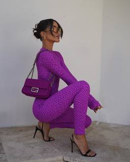 Camila Coelho feet photo thumbnail