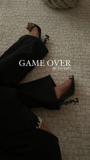 Camila Coelho feet photo thumbnail