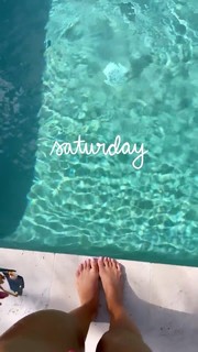 Camila Coelho feet photo thumbnail