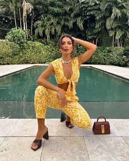 Camila Coelho feet photo thumbnail