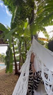 Camila Coelho feet photo thumbnail