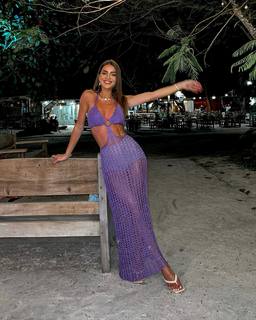 Camila Coelho feet photo thumbnail