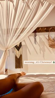 Camila Coelho feet photo thumbnail