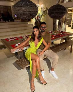 Camila Coelho feet photo thumbnail