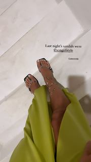Camila Coelho feet photo thumbnail