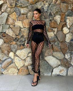 Camila Coelho feet photo thumbnail