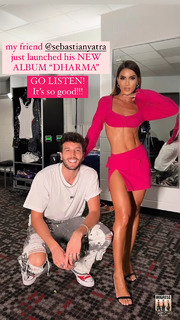 Camila Coelho feet photo thumbnail