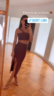 Camila Coelho feet photo thumbnail