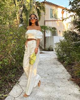 Camila Coelho feet photo thumbnail