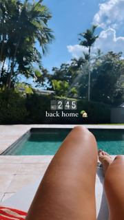 Camila Coelho feet photo thumbnail