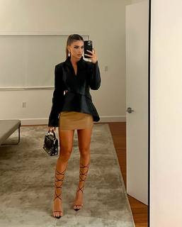 Camila Coelho feet photo thumbnail