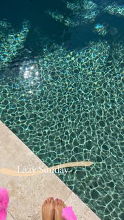 Camila Coelho feet photo thumbnail