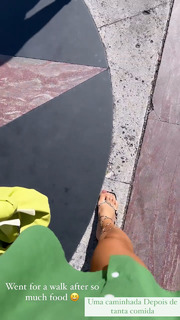 Camila Coelho feet photo thumbnail