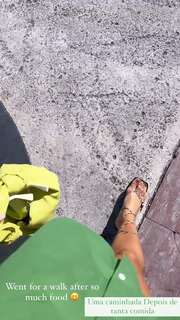 Camila Coelho feet photo thumbnail