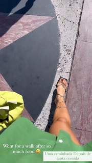 Camila Coelho feet photo thumbnail