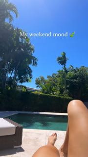 Camila Coelho feet photo thumbnail