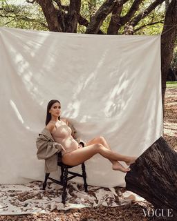 Camila Coelho feet photo thumbnail