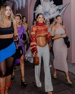 Camila Coelho feet photo thumbnail