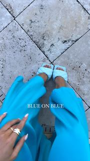 Camila Coelho feet photo thumbnail