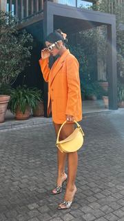 Camila Coelho feet photo thumbnail