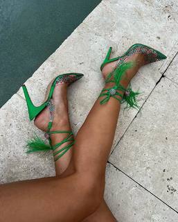 Camila Coelho feet photo thumbnail