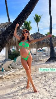 Camila Coelho feet photo thumbnail