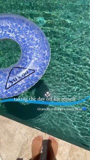 Camila Coelho feet photo thumbnail