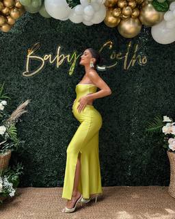 Camila Coelho feet photo thumbnail