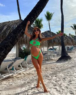 Camila Coelho feet photo thumbnail