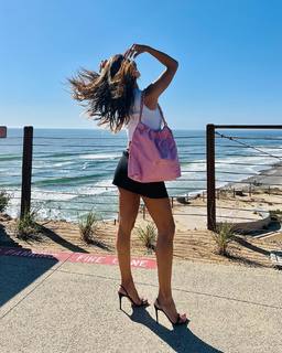 Camila Coelho feet photo thumbnail