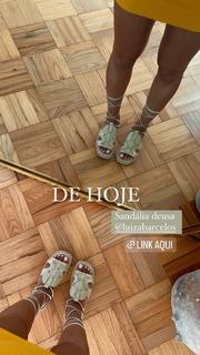 Camila Coelho feet photo thumbnail