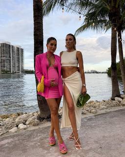 Camila Coelho feet photo thumbnail