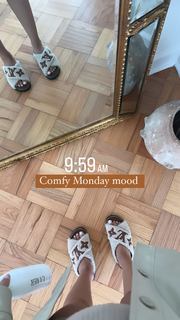 Camila Coelho feet photo thumbnail