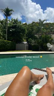 Camila Coelho feet photo thumbnail