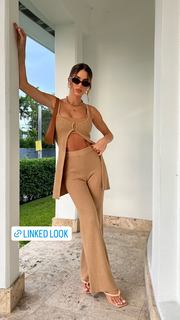 Camila Coelho feet photo thumbnail