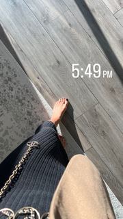 Camila Coelho feet photo thumbnail