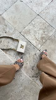 Camila Coelho feet photo thumbnail