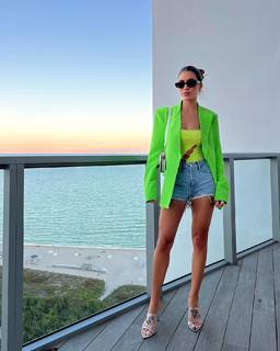 Camila Coelho feet photo thumbnail