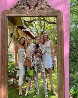 Camila Coelho feet photo thumbnail