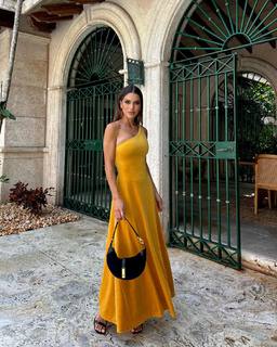 Camila Coelho feet photo thumbnail