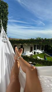 Camila Coelho feet photo thumbnail