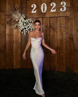 Camila Coelho feet photo thumbnail