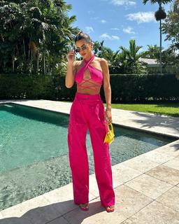 Camila Coelho feet photo thumbnail