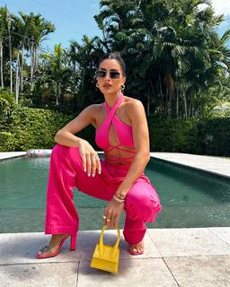 Camila Coelho feet photo thumbnail