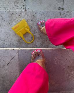 Camila Coelho feet photo thumbnail